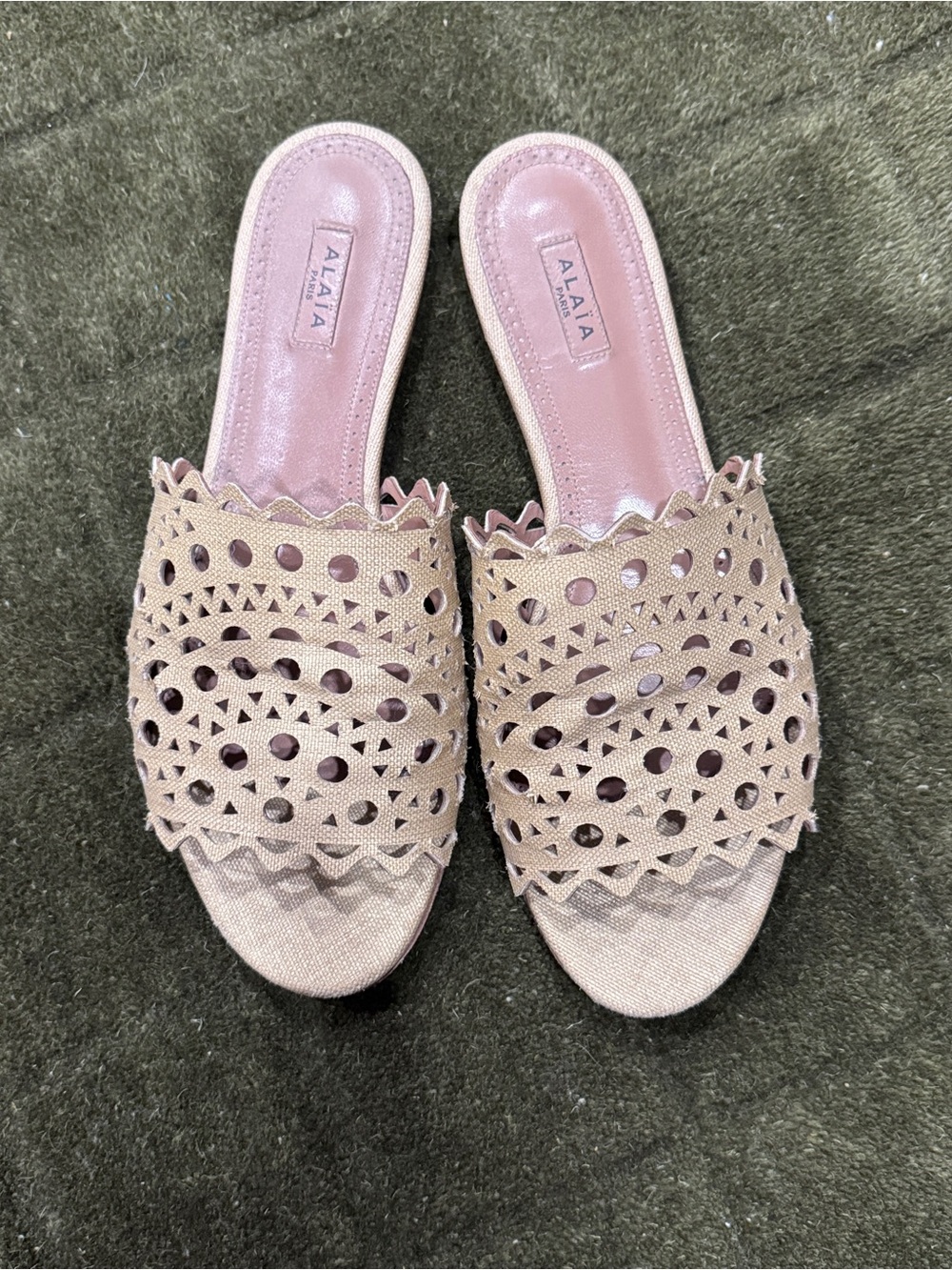 Alaïa Laser-Cut Beige Flat Slide Sandals - 39.5